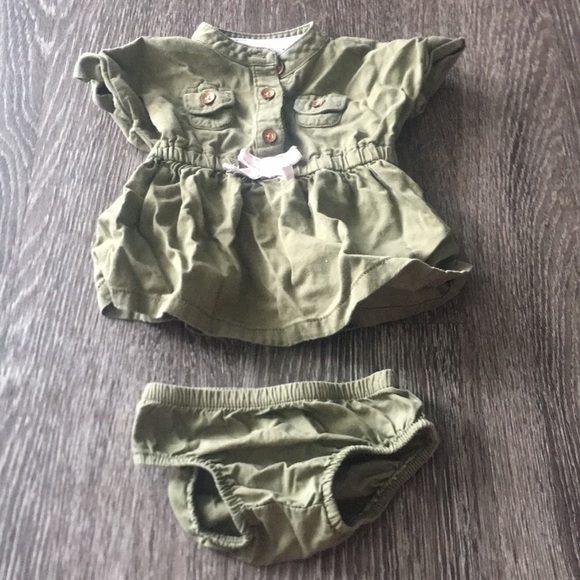 New-born Dress and Bottom Set - Picture 1 of 1